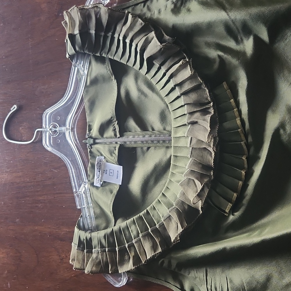 Oscar de la Renta 100% Silk Olive Green Vintage Ruffled Shell Size 8